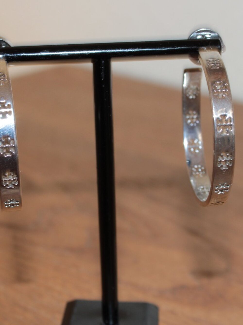 Tory Burch Silver Logo Hoop Earrings NWT - Picture 6 of 7
